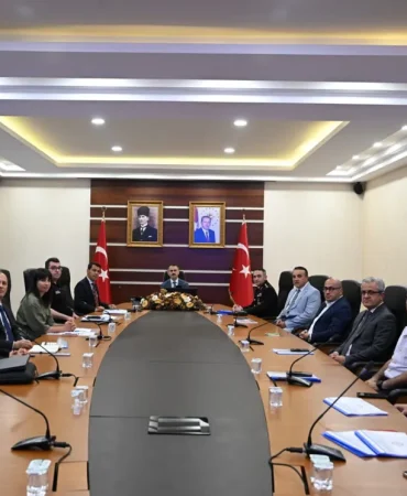 Okul ve Çevresi Güvenlik Tedbirleri Toplantısı, Vali Aktaş Başkanlığında Yapıldı