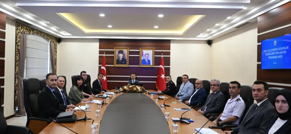 Okul ve Çevresi Güvenlik Tedbirleri Toplantısı, Vali Aktaş Başkanlığında Yapıldı