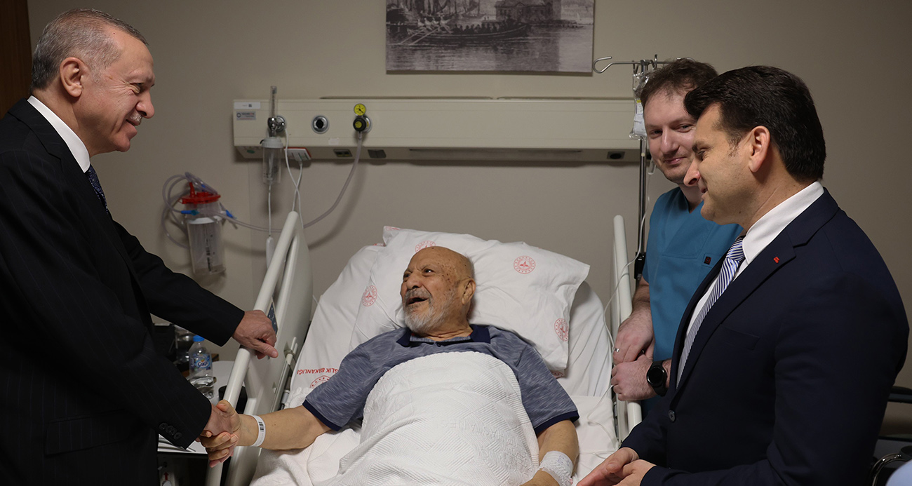 Cumhurbaşkanı Erdoğan, eski Devlet Bakanı Aksay’ı hastanede ziyaret etti