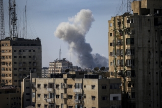 İsrail, Gazze’de 400’den fazla noktayı vurdu