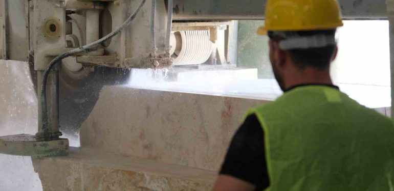 TÜRKİYE, MERMER VE TRAVERTEN İHRACATINDA ZİRVEDE CEMAR MERMER VE TRAVERTEN GENEL MÜDÜRÜ YUSUF YALÇIN: “TÜRKİYE TÜM DÜNYADA 650 MİLYON DOLARLIK BLOK MERMER-TRAVERTEN İHRACATI GERÇEKLEŞTİREREK PAZARDA YÜZDE 29 PAYLA BİRİNCİ SIRADA” “SON YILLARDA BİRİNCİ OLMAMIZLA YETİNMEYİP BU ARADAKİ MAKASI DA ARTTIRDIĞIMIZI GÖRÜYORUZ”