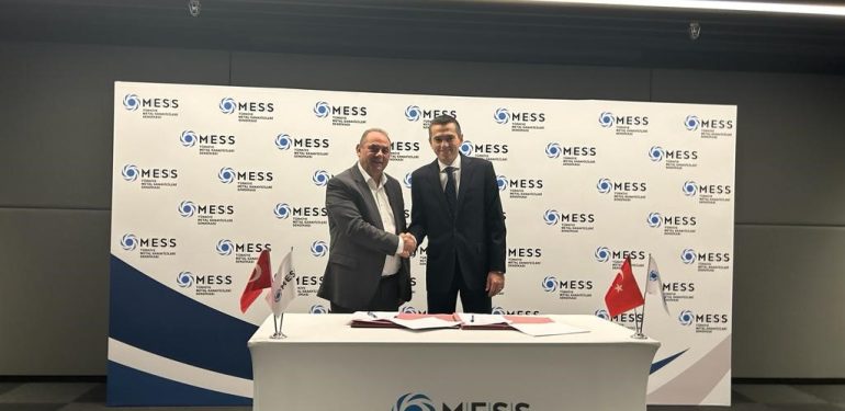 İŞÇİLERE REKOR ÜCRET ARTIŞI ÖZÇELİK-İŞ SENDİKASI GENEL BAŞKANI YUNUS DEĞİRMENCİ: "MESS SÖZLEŞMESİNİ YÜZDE 99 GİBİ REKOR BİR ÜCRET ARTIŞIYLA İMZALADIK"