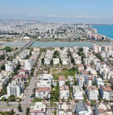 KONUT SATIŞLARININ YÜZDE 40’A YAKIN DÜŞTÜĞÜ ANTALYA’DA TERSİNE GÖÇ BAŞLADI ANTALYA TİCARET VE SANAYİ ODASI (ATSO) BAŞKANI ALİ BAHAR: “ANTALYA’DA KONUT FİYATLARINDA VE KİRADA YÜZDE 10-15 GERİLEME GÖRÜYORUZ”