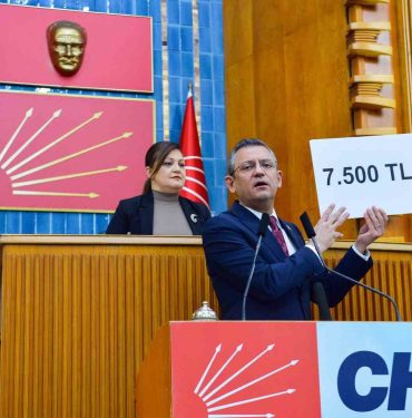 CHP LİDERİ ÖZEL: “EN DÜŞÜK MEMUR MAAŞINI ASGARİ ÜCRET KADAR YAPALIM DEDİM 10 BİN LİRA YAPILDI” CHP GENEL BAŞKANI ÖZGÜR ÖZEL: “MİLLETİN DERDİ ‘DEM’ DEĞİL ‘ZAM’ “MERKEZ BANKASI’NDA İLGİLİ DENETİM MEKANİZMALARININ HAREKETE GEÇMESİ LAZIM” “KİMSE SAKIN SANDIĞA KÜSMESİN”