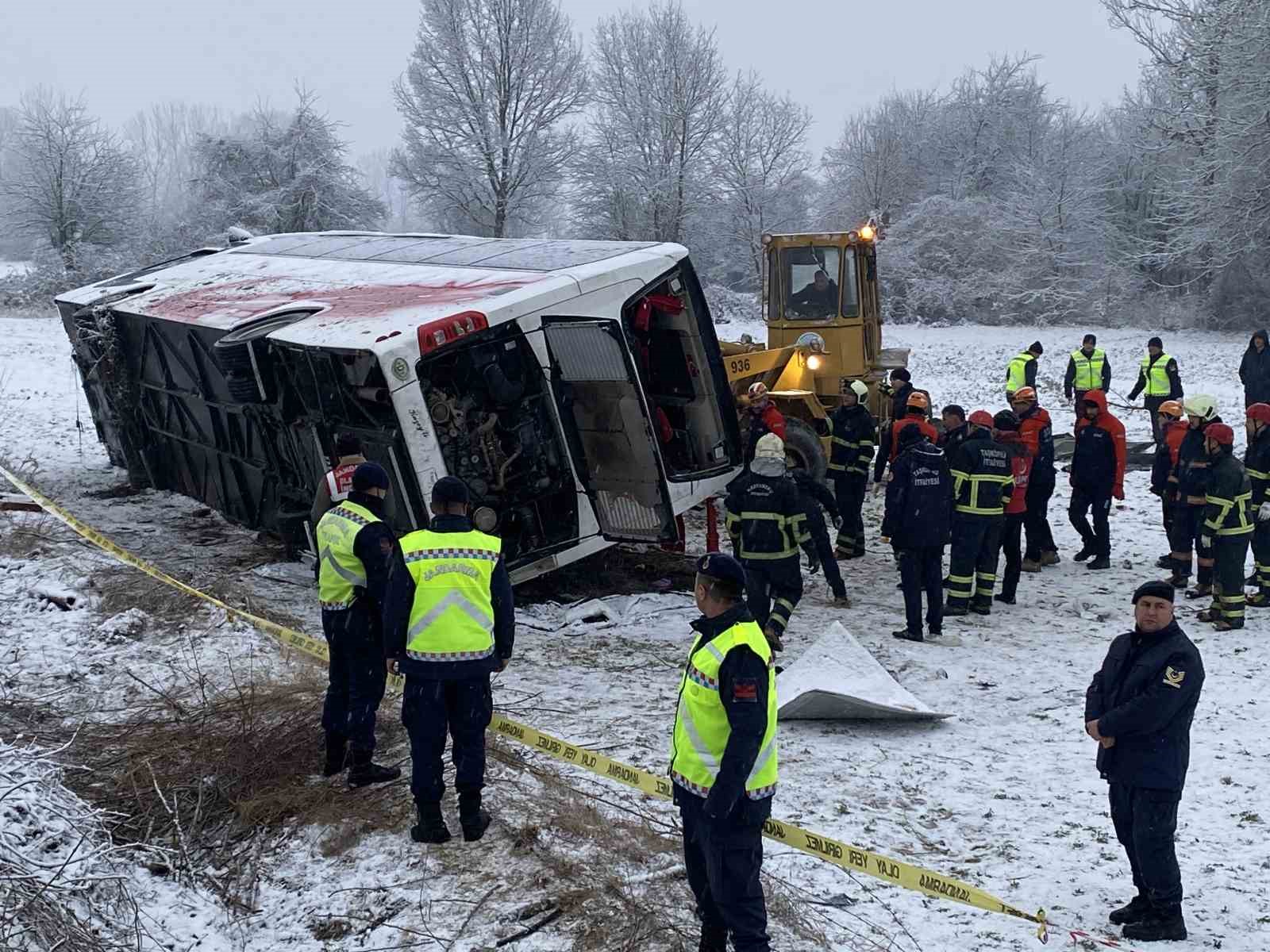 KASTAMONU’DAKİ FECİ KAZADA 6 KİŞİ ÖLDÜ, 33 KİŞİ YARALANDI