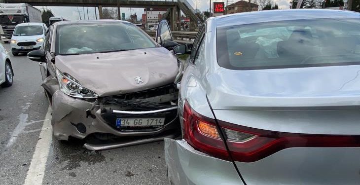 D-100’DE 3 ARAÇLIK ZİNCİRLEME KAZA: 1 YARALI