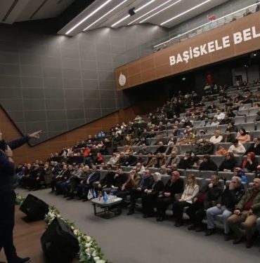 METE YARAR, BAŞİSKELE'DE TÜRKİYE'NİN 100. YILINI ANLATTI
