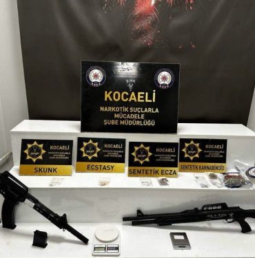 KOCAELİ'DE UYUŞTURUCU OPERASYONU: 3 TUTUKLAMA