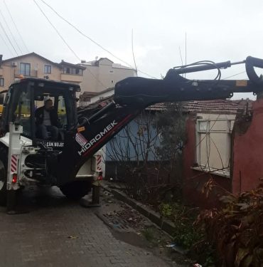 MARMARA DEPREMİ'NDEN KALAN 184 RİSKLİ BİNA YIKILDI