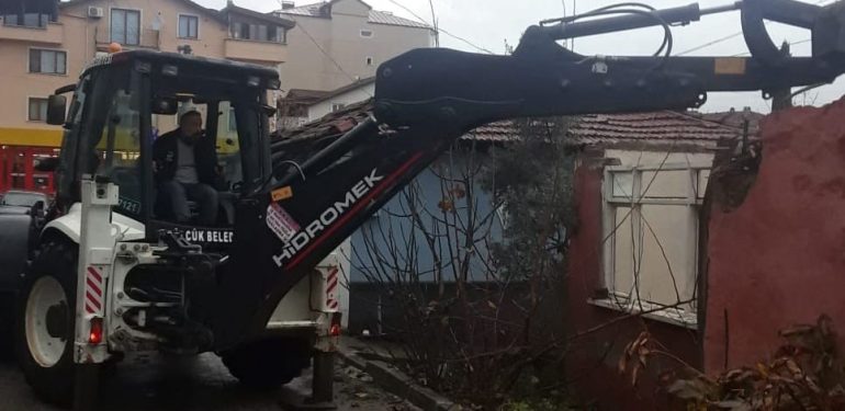 MARMARA DEPREMİ'NDEN KALAN 184 RİSKLİ BİNA YIKILDI