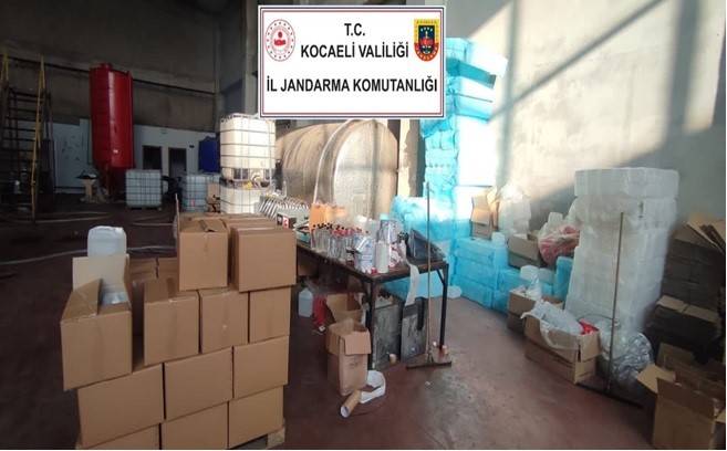 KOCAELİ'DE 16 TON 990 LİTRE ETİL ALKOL ELE GEÇİRİLDİ