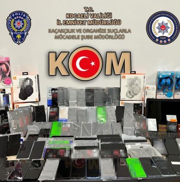 KOCAELİ'DE 115 GÜMRÜK KAÇAĞI CEP TELEFONU ELE GEÇİRİLDİ