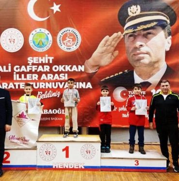 KÖRFEZLİ KARATECİLER SAKARYA'DAN MADALYALARLA DÖNDÜ