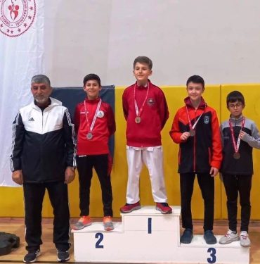 KOCAELİ YILDIZLAR KARATE ŞAMPİYONASI'NDA KÖRFEZ FIRTINASI