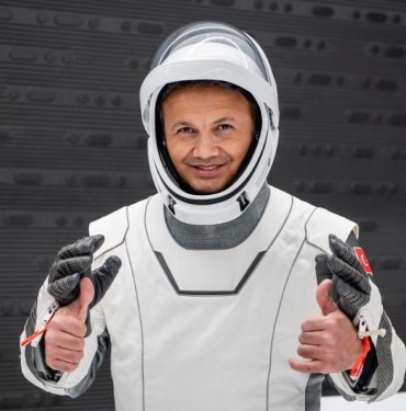 TÜRKİYE'NİN İLK ASTRONOTU ALPER GEZERAVCI'NIN UZAY YOLCULUĞU YARINA ERTELENDİ FIRLATMANIN YARIN GECE TSİ 00.49'DA YAPILMASI PLANLANIYOR