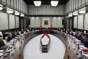 MGK'DA TERÖRLE MÜCADELE VURGUSU: "MİLLİ GÜVENLİK SİYASETİNİN, PROJE TERÖR ÖRGÜTLERİ ÜZERİNDEN KURGULANAN PLANLARLA AKAMETE UĞRATILAMAYACAK" "TÜRKİYE'NİN KARARLILIKLA UYGULADIĞI MİLLİ GÜVENLİK SİYASETİNİN, PROJE TERÖR ÖRGÜTLERİ ÜZERİNDEN KURGULANAN PLANLARLA AKAMETE UĞRATILAMAYACAĞININ ALTI ÇİZİLMİŞTİR" "İSRAİL'İN GAZZE'DE GERÇEKLEŞTİRDİĞİ KATLİAMLARI SÜRDÜRMESİNİN, BÖLGEDEKİ BARIŞ VE GÜVENLİK ORTAMIYLA HASSAS DENGELERİN TELAFİSİ MÜMKÜN OLMAYACAK ŞEKİLDE BOZULMASINA VE ÇATIŞMALARIN YAYILMASINA SEBEP OLACAĞI KAYDEDİLMİŞTİR" "BİR KEZ DAHA MÜŞAHEDE EDİLDİĞİ ÜZERE, GAZZE'DE İŞLENEN İNSANLIK SUÇLARINA ENGEL OLAMAYAN MEVCUT ULUSLARARASI SİSTEMİN BAŞTA BİRLEŞMİŞ MİLLETLER OLMAK ÜZERE TÜM KURUMLARI VE KURALLARIYLA HAKKANİYETİ ESAS ALARAK ISLAH EDİLMESİNİN, KÜRESEL BARIŞ VE İSTİKRARIN SAĞLANMASI BAKIMINDAN ACİLİYET ARZ ETTİĞİ BELİRTİLMİŞTİR"