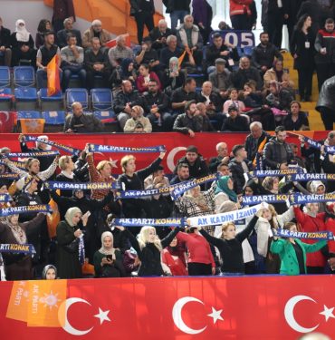 CUMHURBAŞKANI ERDOĞAN İZMİR İLÇE BELEDİYE BAŞKAN ADAYLARINI AÇIKLADI "BİZ İZMİR'E EFENDİ OLMAYA DEĞİL, BU ŞEHRE VE İNSANLARINA HİZMETKAR OLMAYA TALİBİZ" "İZMİR'LE İZMİRLİYLE ARAMIZA KİMSEYİ SOKMADIK, SOKMAYACAĞIZ DA" "NE İZMİR, NE DE İZMİRLİLER KİMSENİN TEKELİNDE DEĞİLDİR"