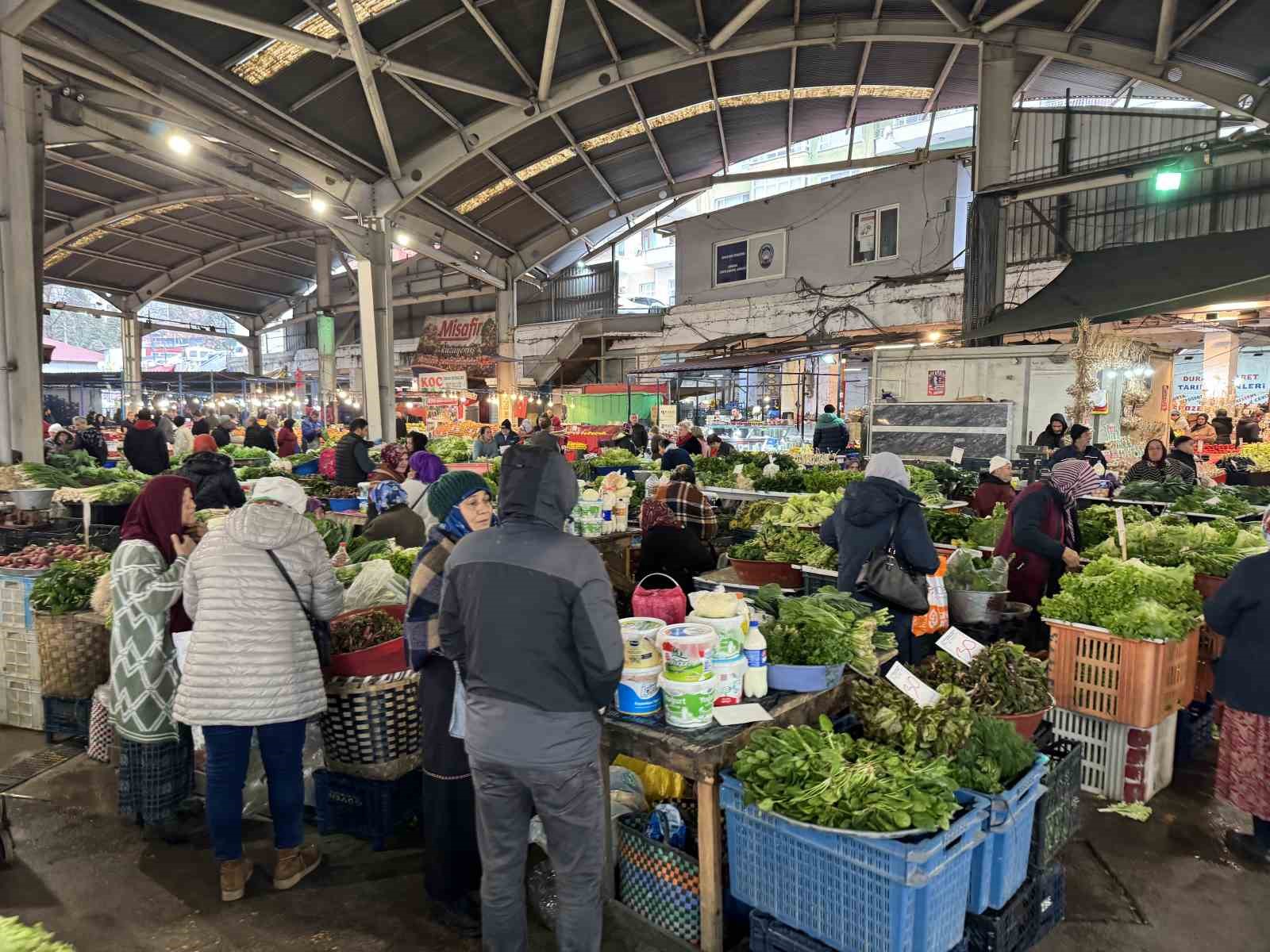 HALK PAZARINA YOĞUN İLGİ