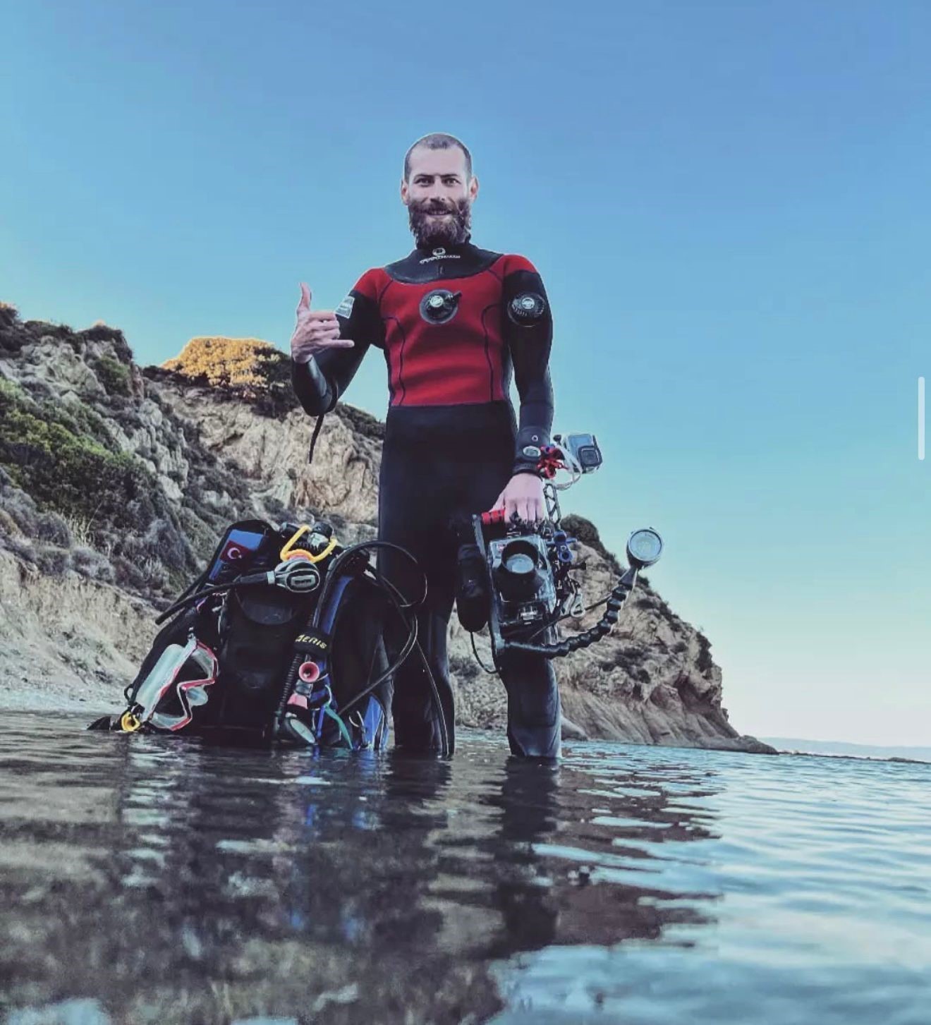 21 GÜN ÖNCE EVLENEN VE VURGUN YİYEREK HAYATINI KAYBEDEN DALGIÇ SON YOLCULUĞUNA UĞURLANDI