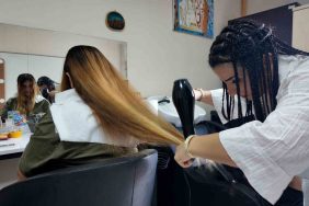 EN ÖZEL KUAFÖRLER YETENEKLERİNİ ANNELERİYLE PAYLAŞTI