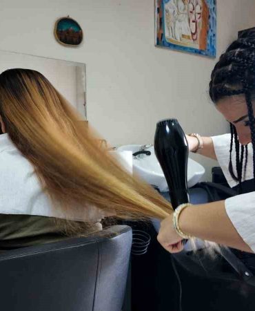 EN ÖZEL KUAFÖRLER YETENEKLERİNİ ANNELERİYLE PAYLAŞTI