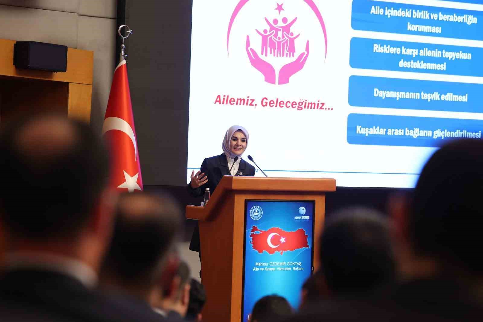 BAKAN GÖKTAŞ: "KAYMAKAMLARIMIZ, SOSYAL HİZMETLERİMİZİN HER KESİME HIZLI VE DOĞRU ŞEKİLDE ULAŞTIRILMASINDA KÖPRÜ GÖREVİ GÖRÜYOR"