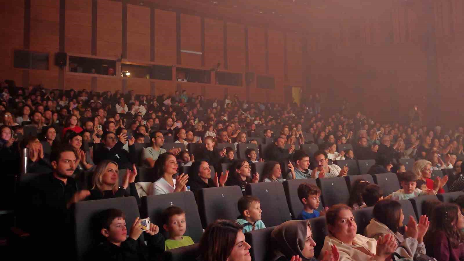 KOCAELİ’DE PERDELER ÇOCUKLAR İÇİN AÇILDI