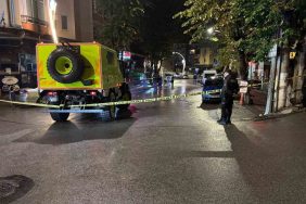 JİLETLE KENDİNİ KESİP ÇEVREYE RAHATSIZLIK VEREN ŞAHSIN ÖLDÜRÜLMESİYLE İLGİLİ 3 KİŞİ TUTUKLANDI