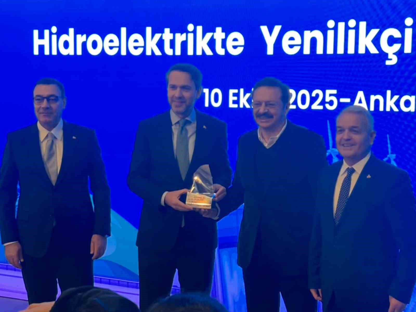 BAKAN BAYRAKTAR: "NÜKLEER ENERJİDEN TÜRKİYE'NİN İSTİFADE ETMESİ LAZIM"