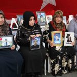 DİYARBAKIR ANNELERİ EVLAT NÖBETİNİ KARARLILIKLA SÜRDÜRÜYOR