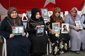 DİYARBAKIR ANNELERİ EVLAT NÖBETİNİ KARARLILIKLA SÜRDÜRÜYOR