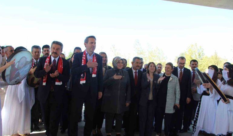 BAKAN BAYRAKTAR: "TERÖRSÜZ TÜRKİYE, KADINLA MÜMKÜN" "TERÖRSÜZ TÜRKİYE ÇOK ÖNEMLİ. GÖZÜMÜZ GİBİ SAKINMAMIZ VE ÖZEN GÖSTERMEMİZ GEREKEN BİR İŞ"