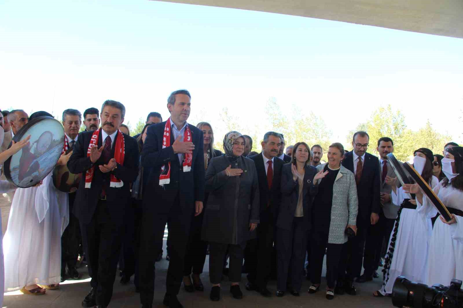 BAKAN BAYRAKTAR: "TERÖRSÜZ TÜRKİYE, KADINLA MÜMKÜN" "TERÖRSÜZ TÜRKİYE ÇOK ÖNEMLİ. GÖZÜMÜZ GİBİ SAKINMAMIZ VE ÖZEN GÖSTERMEMİZ GEREKEN BİR İŞ"