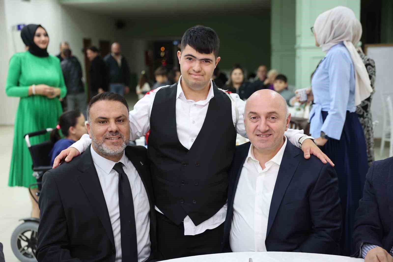 ÖZEL BİREY EREN İÇİN COŞKULU ASKER UĞURLAMASI