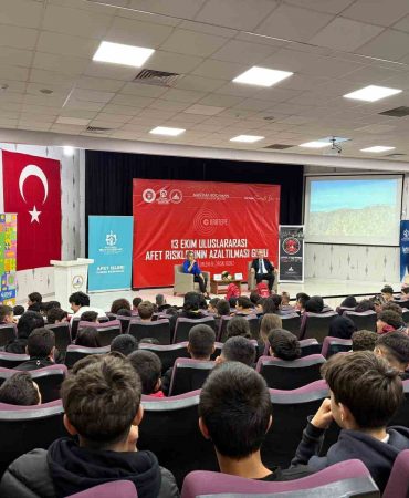 ÖĞRENCİ VE YETİŞKİNLERE AFET EĞİTİMİ
