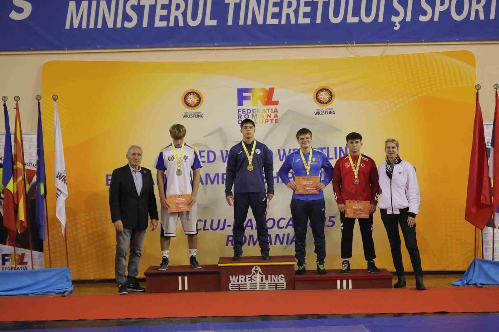 GEBZELİ GÜREŞÇİLER BALKAN ŞAMPİYONASI'NDAN MADALYALARLA DÖNDÜ