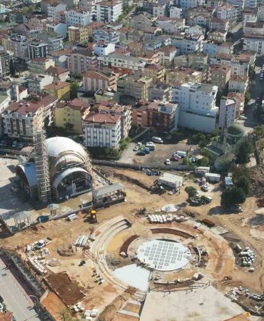 KENT MEYDANI’NDA ÇALIŞMALAR TAM GAZ DEVAM