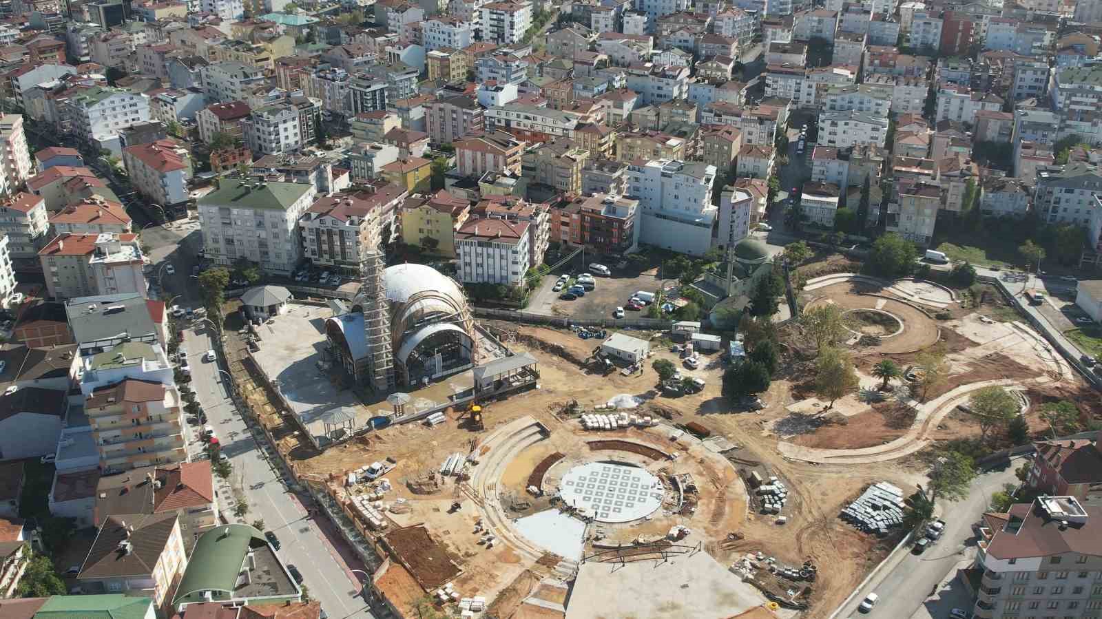 KENT MEYDANI’NDA ÇALIŞMALAR TAM GAZ DEVAM