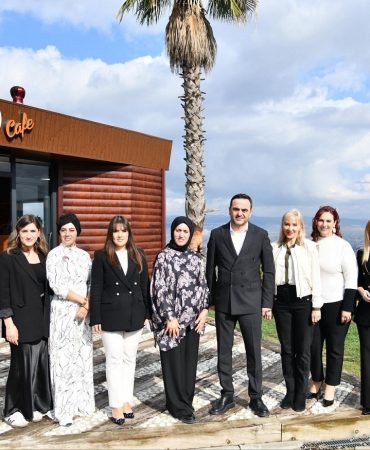 BAŞKAN ÖZLÜ: "BAŞİSKELE’NİN GELİŞİMİNDE KADINLARIN ROLÜ BÜYÜK"