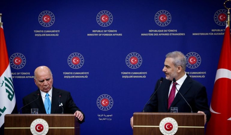DIŞİŞLERİ BAKANI FİDAN: "IRAK-TÜRKİYE PETROL BORU HATTINDAN YENİDEN PETROL SEVKİYATINA BAŞLANMASI MEMNUNİYET VERİCİ BİR GELİŞME" DIŞİŞLERİ BAKANI FİDAN, IRAKLI MEVKİDAŞI İLE ORTAK BASIN TOPLANTISI DÜZENLEDİ