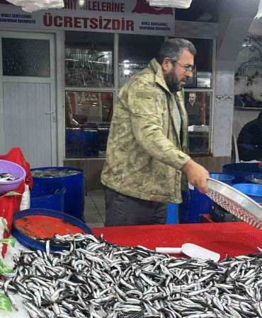 TAVŞANLI BALIK PAZARINDA EN ÇOK HAMSİ İLGİ GÖRÜYOR