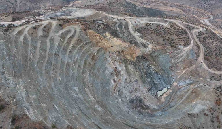 GÖÇÜK ALTINDA KALAN İŞÇİYİ ARAMA KURTARMA ÇALIŞMALARI 3’ÜNCÜ GÜNÜNDE DEVAM EDİYOR