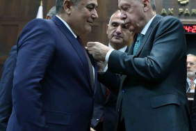 CHP’DEN İSTİFA EDEN AKSU BELEDİYE BAŞKANI YILDIRIM AK PARTİ’YE KATILDI AKSU BELEDİYE BAŞKANI İSA YILDIRIM: "UZUN ZAMANDIR GÖNLÜMDE OLAN BİR ADIMI ATARAK AK PARTİ AİLESİNE KATILMANIN GURURUNU VE HEYECANINI YAŞADIM"