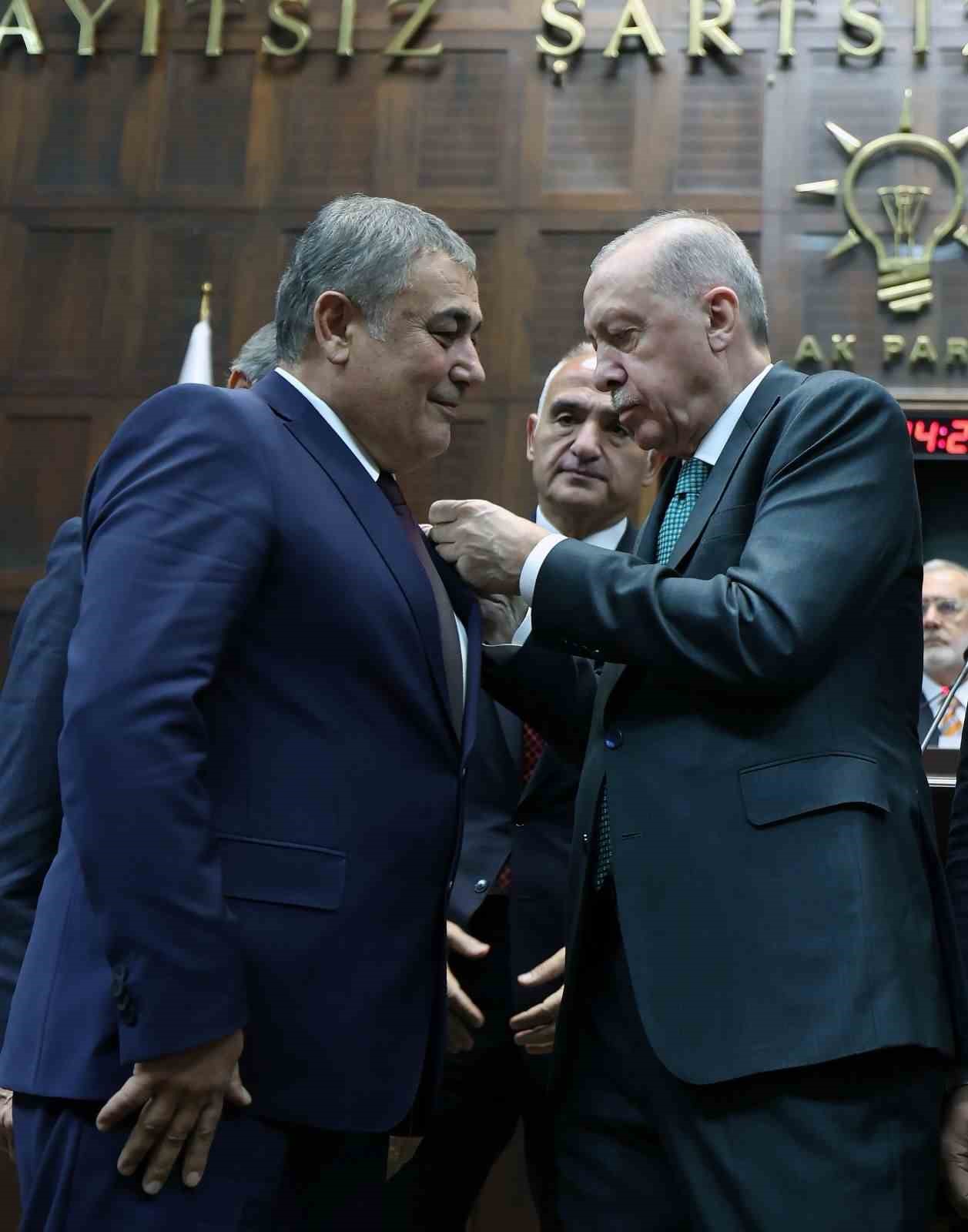 CHP’DEN İSTİFA EDEN AKSU BELEDİYE BAŞKANI YILDIRIM AK PARTİ’YE KATILDI AKSU BELEDİYE BAŞKANI İSA YILDIRIM: "UZUN ZAMANDIR GÖNLÜMDE OLAN BİR ADIMI ATARAK AK PARTİ AİLESİNE KATILMANIN GURURUNU VE HEYECANINI YAŞADIM"