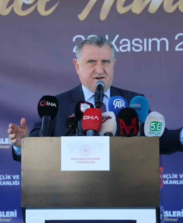 BAKAN BAK: "TÜRKİYE, SPOR DEVRİMİ YAŞIYOR" "SPOR AYNI ZAMANDA TOPLUMU KAYNAŞTIRAN, UZLAŞTIRAN ÖNEMLİ BİR ETKİNLİK VE BİR DİL. BUNU ETKİN ŞEKİLDE KULLANALIM"