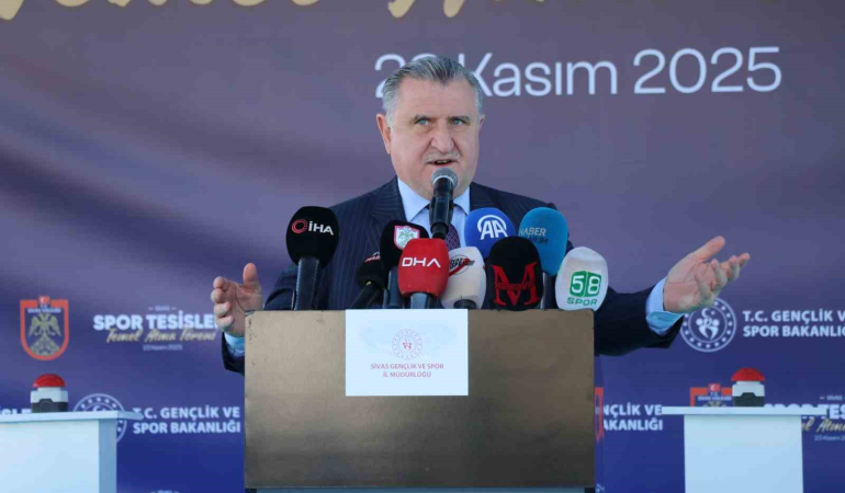BAKAN BAK: "TÜRKİYE, SPOR DEVRİMİ YAŞIYOR" "SPOR AYNI ZAMANDA TOPLUMU KAYNAŞTIRAN, UZLAŞTIRAN ÖNEMLİ BİR ETKİNLİK VE BİR DİL. BUNU ETKİN ŞEKİLDE KULLANALIM"