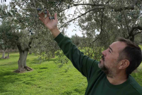 ÜNLÜ KOMEDİYEN ATA DEMİRER ÇANAKKALE VE BOZCAADA'YA OLAN AŞKINI ANLATTI KOMEDYEN ATA DEMİRER: "BENİ BURAYA İLK GETİREN ŞEY İNSANLAR DEĞİL, BEN BURAYA DOĞA İÇİN GELDİM"