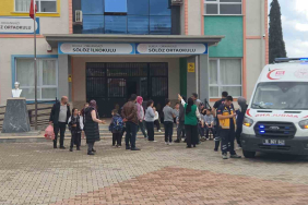 ŞİNİTZEL VE MAKARNA YİYEN ÖĞRENCİLER HASTANEYE KALDIRILDI: 20 ÖĞRENCİ AMBULANSLA SEVK EDİLDİ ORHANGAZİ'DE 60 ÖĞRENCİ VE PERSONELDE KARIN AĞRISI ŞİKÂYETİ ORTAYA ÇIKTI
