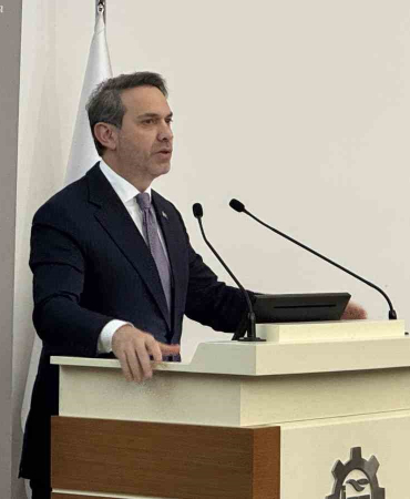 BAKAN BAYRAKTAR: "2028’DE 16-17 MİLYON HANENİN DOĞALGAZINI KENDİ GAZIMIZLA KARADENİZ’DEN KARŞILIYOR OLACAĞIZ" "TÜRKİYE ARTIK KAYA PETROLÜ ARAYACAK" "YÜZLERCE KUYUYLA DİYARBAKIR'IN ADETA BİR PETROL ŞEHRİNE DÖNÜŞECEĞİ SÜRECE DOĞRU GİRİYORUZ"