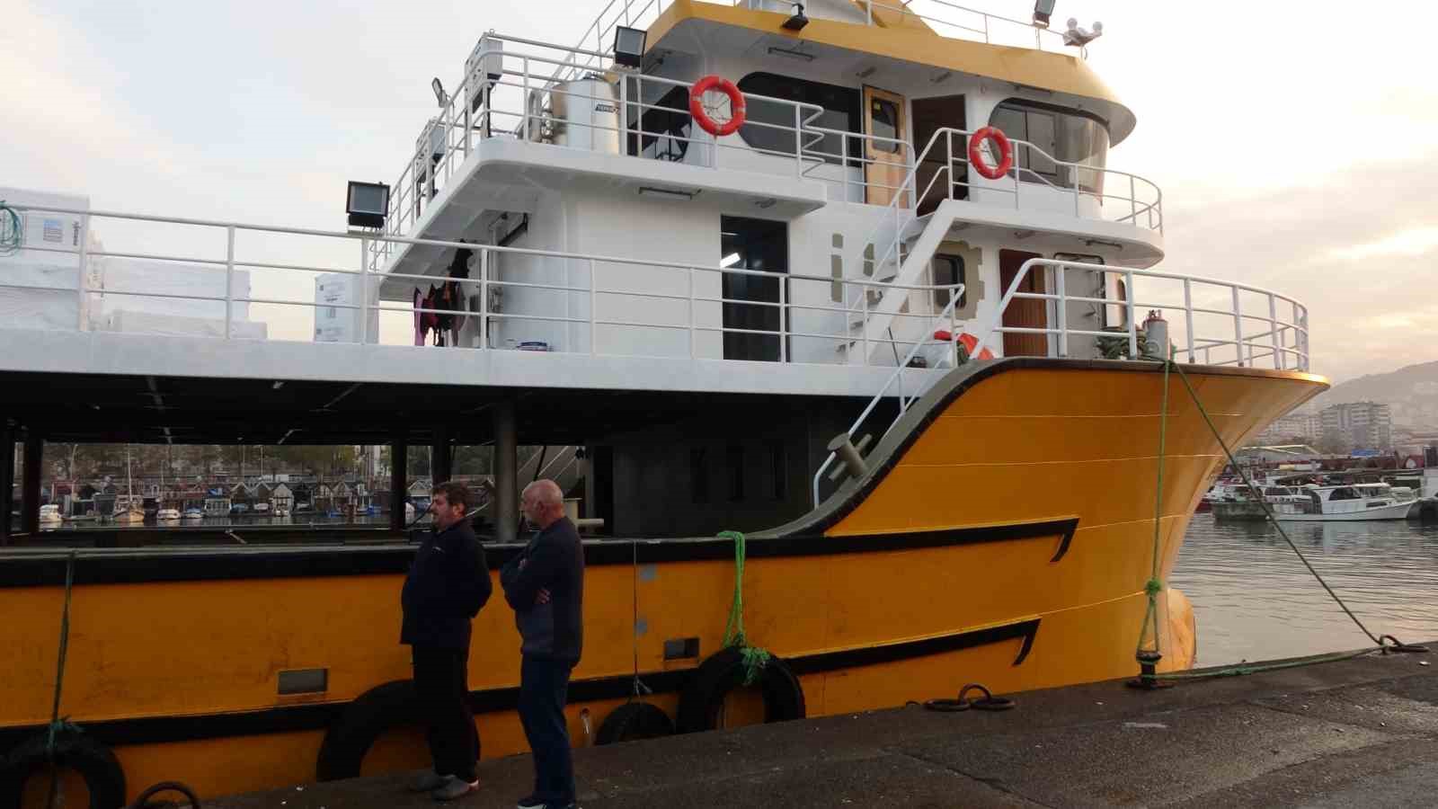 KARADENİZ'DEN BU SEZON ADETA HAMSİ FIŞKIRIYOR